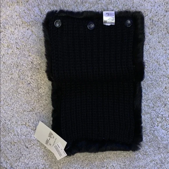 COPY - NWT - UNIQLO Faux Fur Scarf/Neck Wrap - Picture 7 of 7